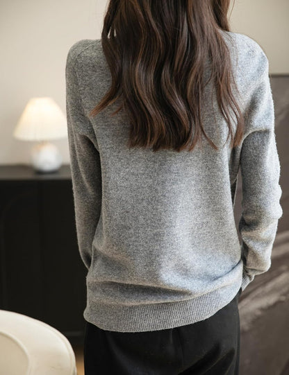 Elara Women’s Turtleneck Sweater – Merino Wool Seamless Knit for Winter Comfort