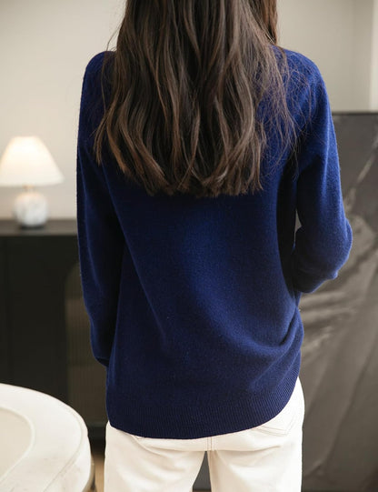Elara Women’s Turtleneck Sweater – Merino Wool Seamless Knit for Winter Comfort