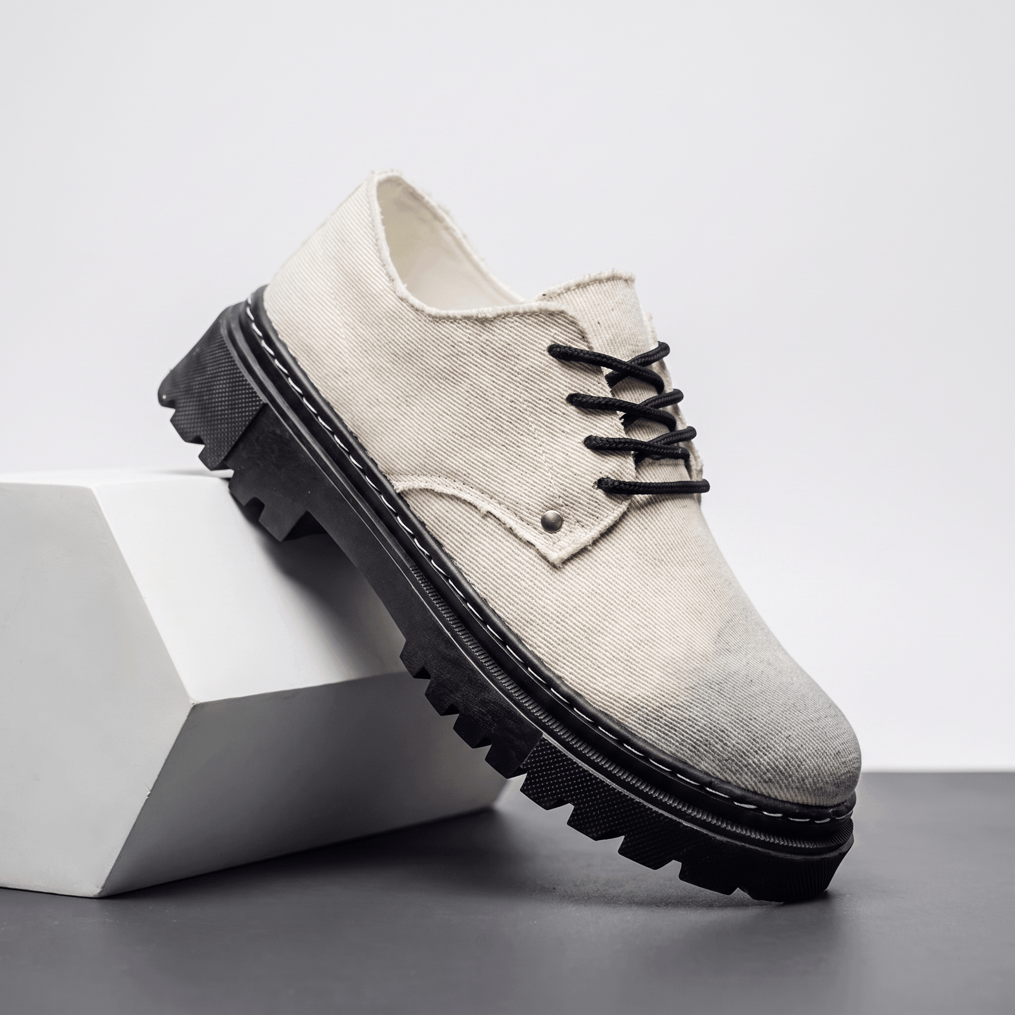 Giovanni Denim Frayed-Edge Shoes – Cushioned Lace-Up Footwear