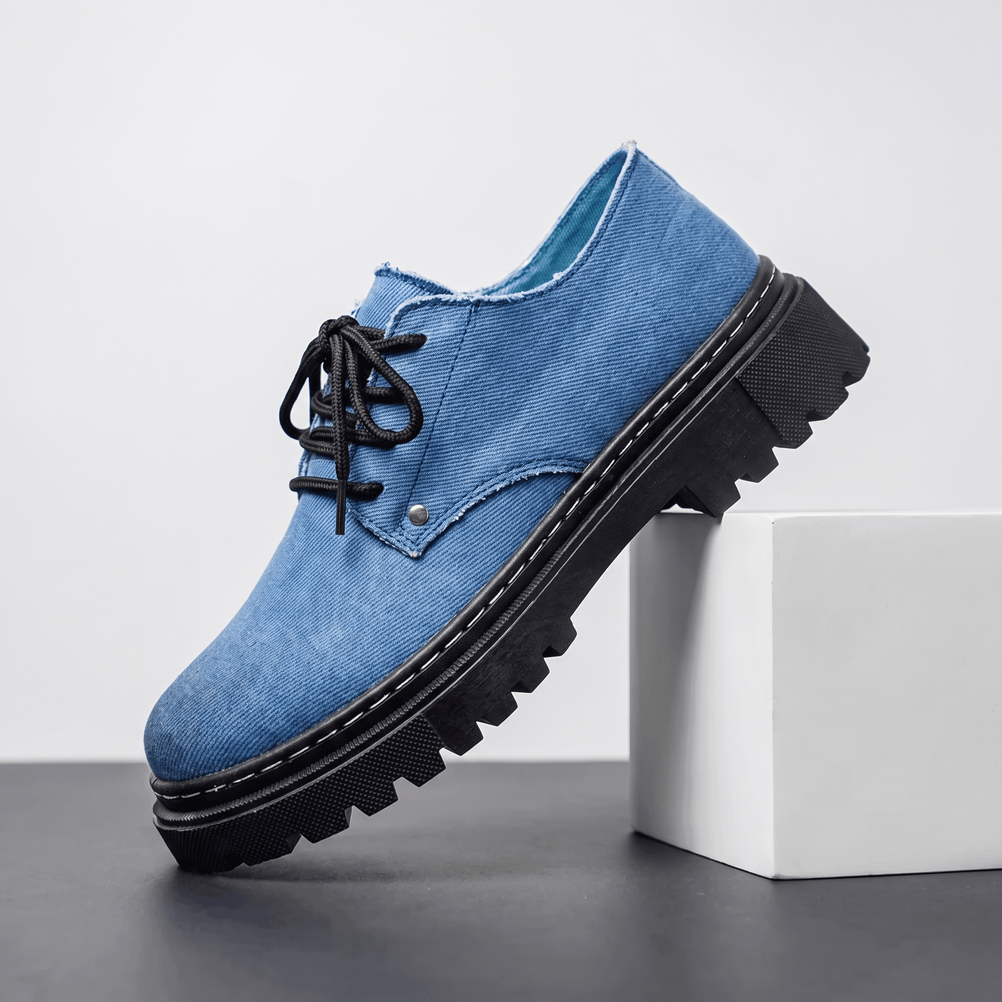 Giovanni Denim Frayed-Edge Shoes – Cushioned Lace-Up Footwear